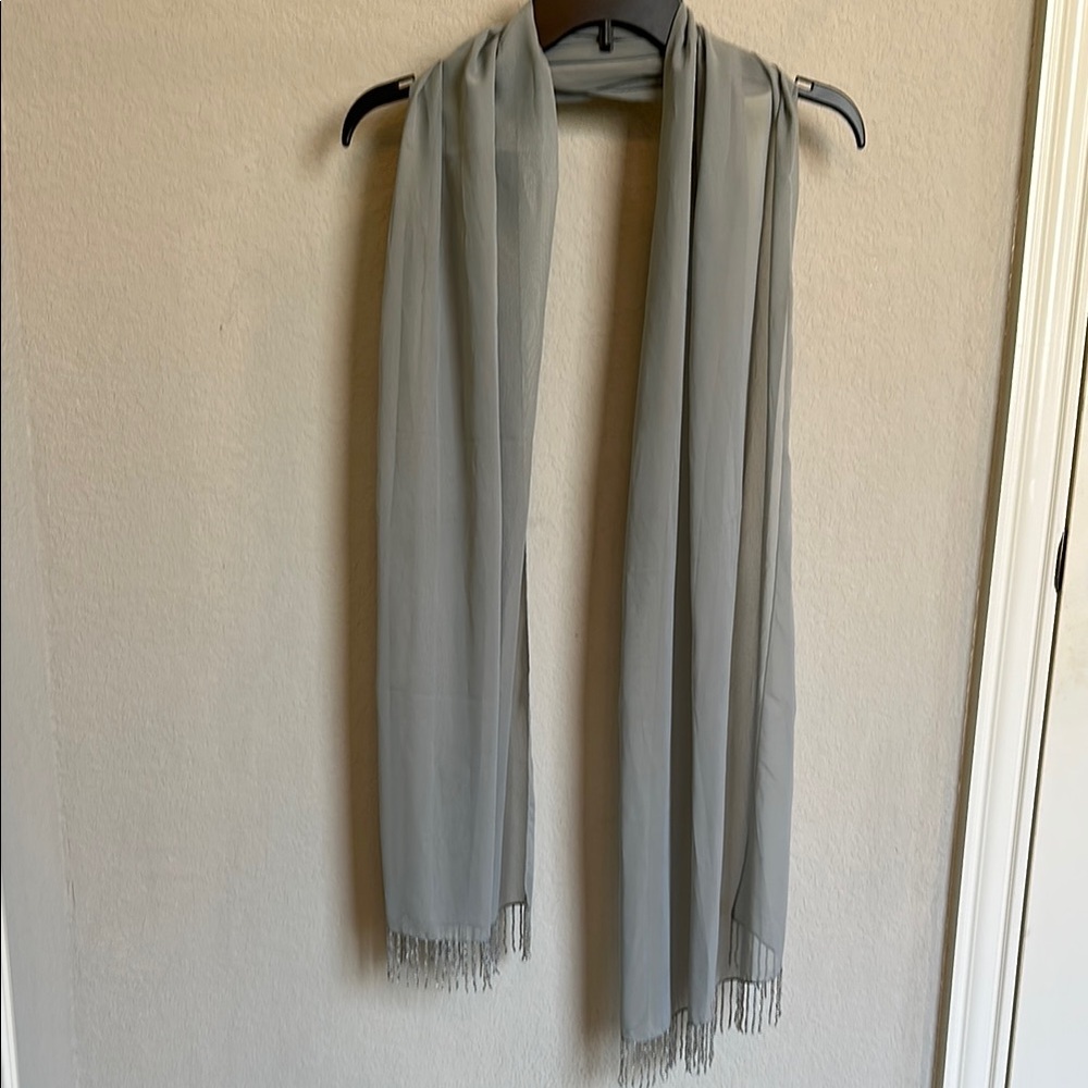 Elegant Gray Scarf with Fringe